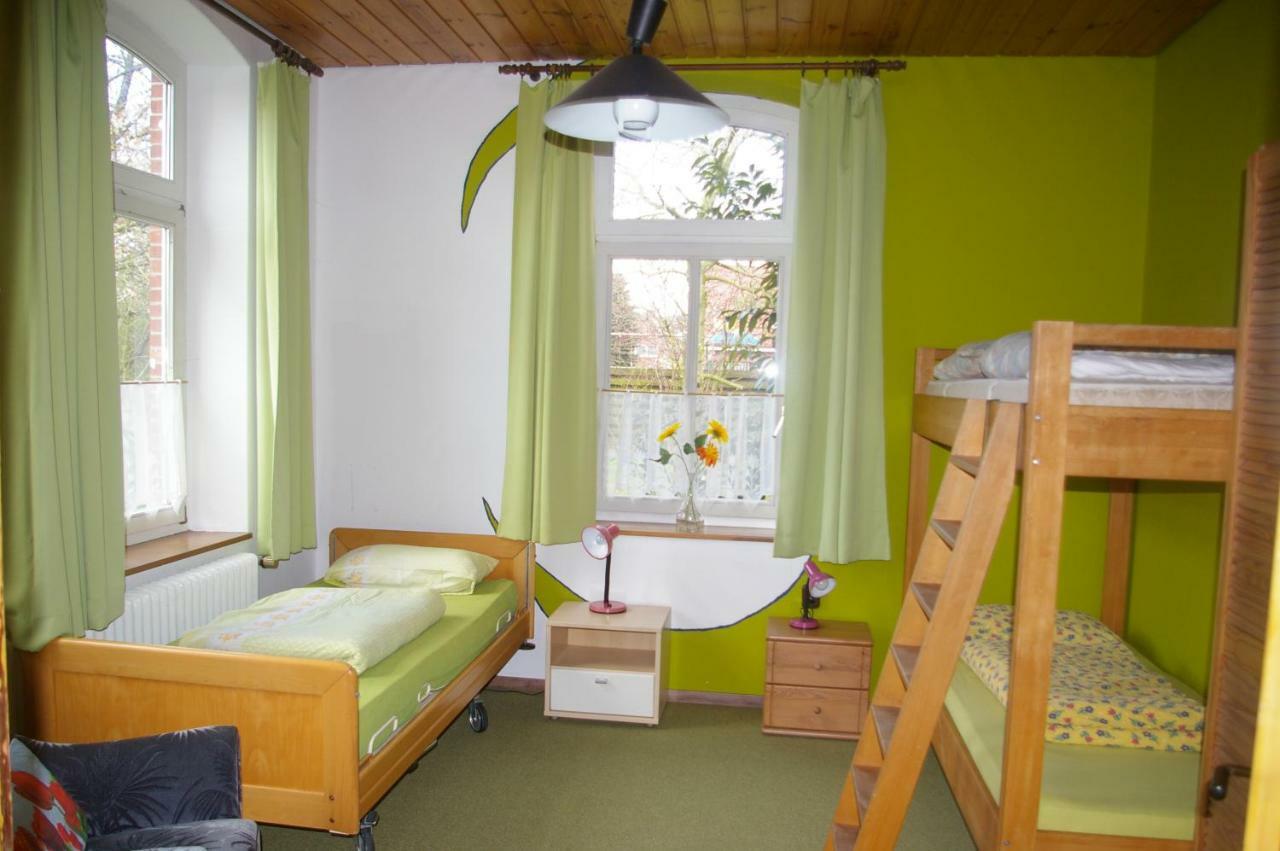 Das Haus Mit Der Roten Telefonzelle Apen Luaran gambar
