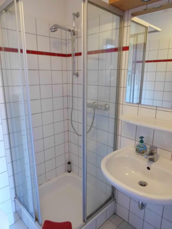 Das Haus Mit Der Roten Telefonzelle Apen Luaran gambar